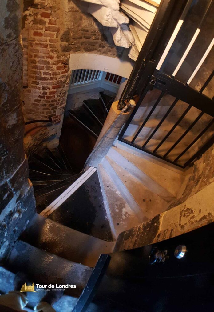 Accessibilité tour de Londres Famille Poussettes Accessibilité Escalier Étroit Tour de Londres Famille Poussettes